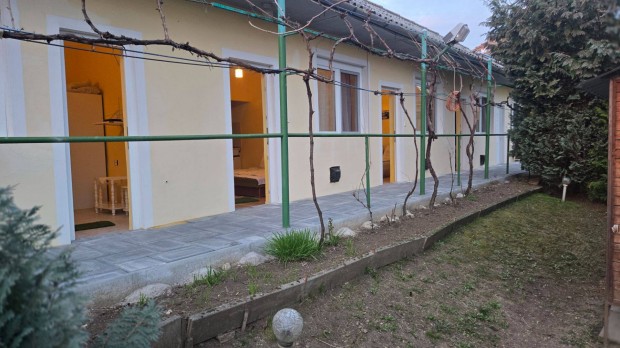 Bog�cson , 6- Apartman+csal�dli h�z