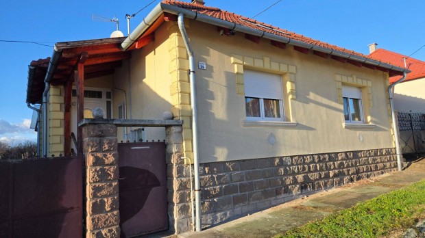 Bog�cson,�j tet�vel,csal�di h�z elad�