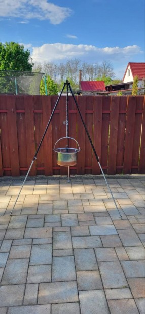 Bográcsállvány új, nem használt kihúzható120cm -160cm!