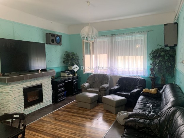 Bogyiszl�i 178 nm-es h�z elad�