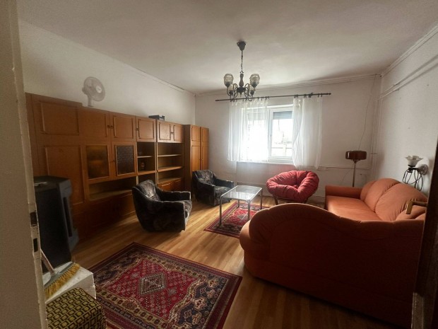 B�k�nyben 2 szob�s csal�di h�z elad�