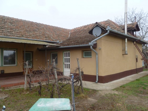 Bokros k�zpontj�ban , azonnal k�lt�zhet�