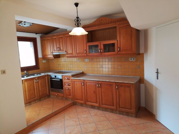 Boldogfalvikertben 3 szob�s sorh�zi lak�s elad�!