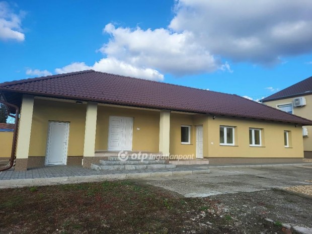 Boldogi 155 nm-es h�z elad�