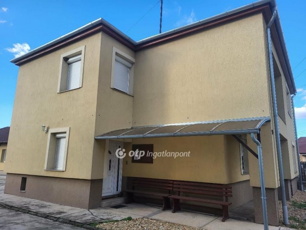 Boldogi elad� 155 nm-es h�z