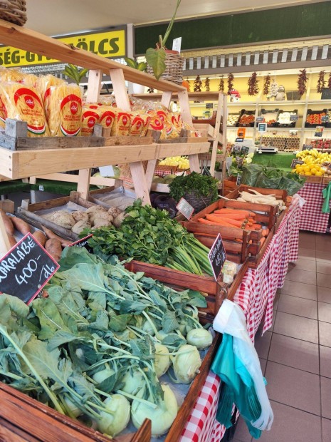 Bolti Elad� -�denkert Z�lds�ges (G�d�ll�i Piac csarnoka)