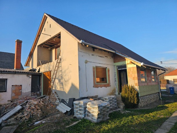 Bóly csendes részén Eladó családi ház