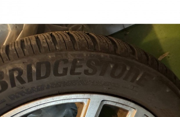 Bombar! Bridgestone 205/55/R17 defekttr tli, felnin. BMW