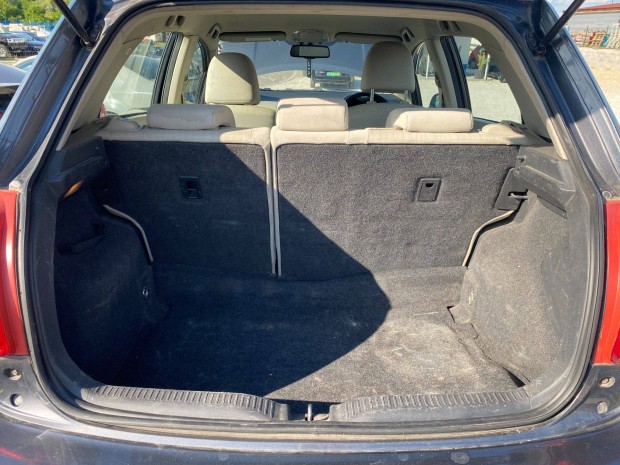 Bontásos: Toyota Auris 2.0 D-4D 2007es Executive Kalaptartó