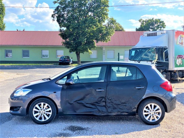 Bontásos: Toyota Auris 2.0 E150 D4D 2007es Executive bal hátsó sárvédő