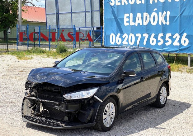 Bontásra Ford Focus 1.6 Ti-Vct Ambiente alkatrészei,karosszéria elemei
