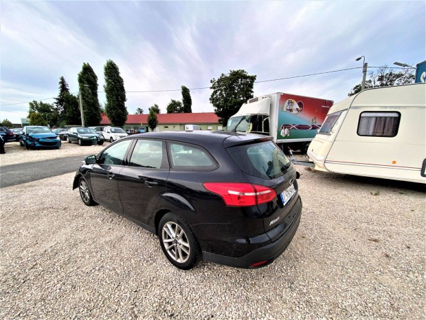 Bontásra Ford Focus 1.6 Ti-Vct Trend alkatrészei, karosszéria eleme