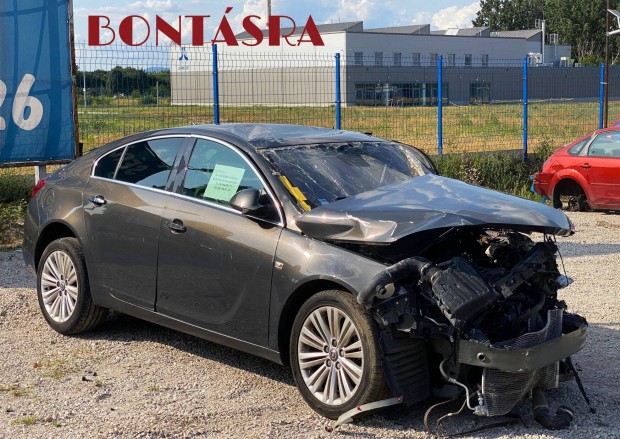 Bontásra Opel Insignia1.6 T Sport 2012 alkatrészei, karosszéria elemei