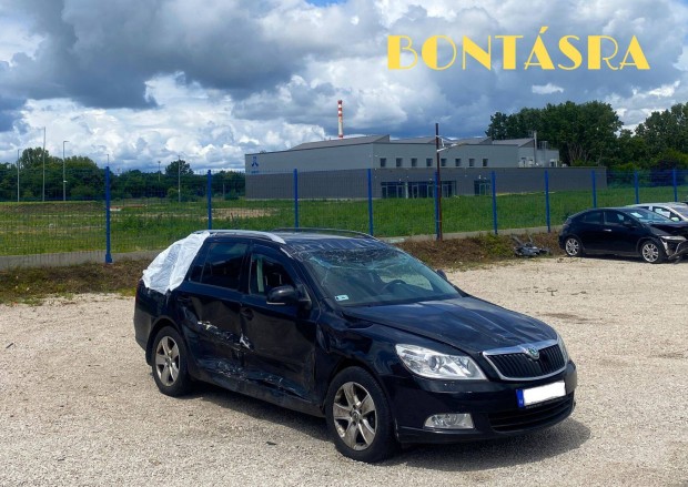 Bontásra Skoda Octavia Combi 1.4 TSI Active alkatrészei, elemei eladók