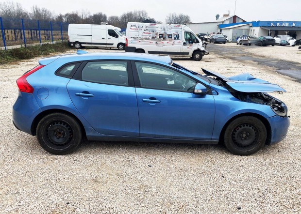 Bontásra: Volvo V40 1.6D jobb hátsó negyed a sárvédővel