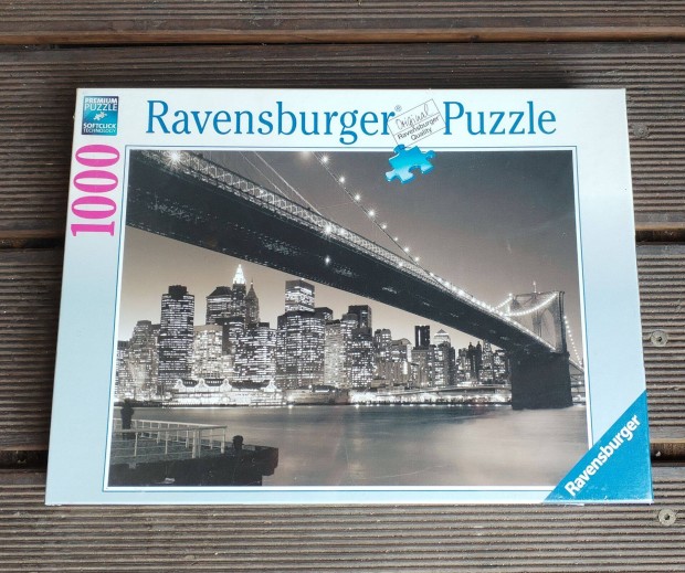 Bontatlan 1000 darabos Ravensburger puzzle / New York fekete-fehér