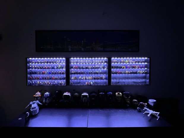 Bontatlan LEGO minifigura vitrin LED vilgtssal