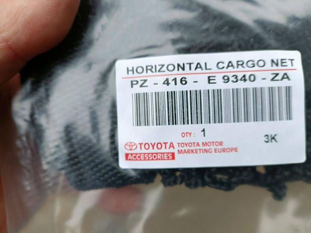 Bontatlan Toyota C-HR gy�ri csomagt�rh�l�