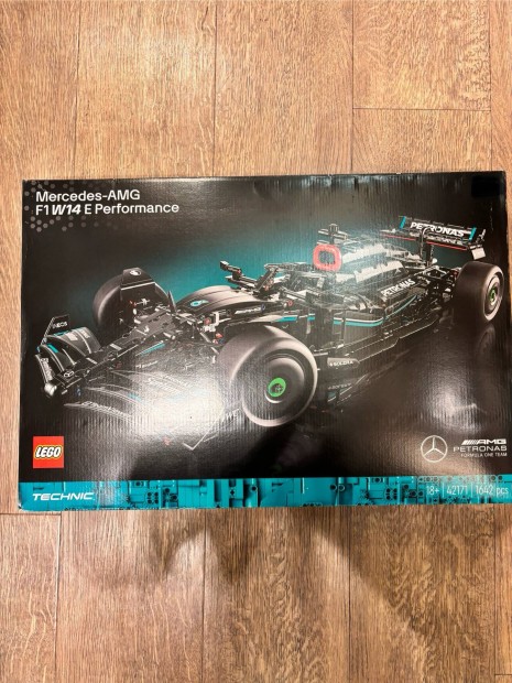 Bontatlan! LEGO Technik Mercedes-AMG F1W14E Performance, Akci!