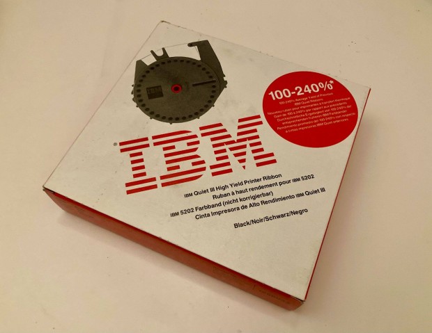 Bontatlan doboz IBM fekete irogep szalag