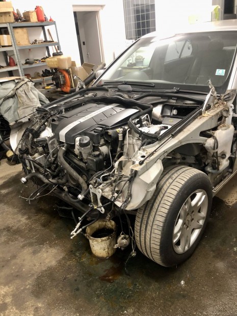 Bontódik!!! Mercedes W-211;E-240, minden alkatrésze eladó!