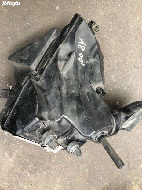 Bontott Audi A8 légszűrőház