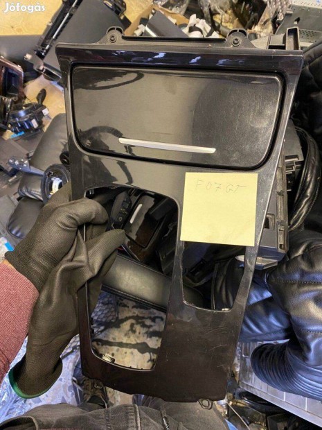 Bontott BMW F07 GT középkonzol