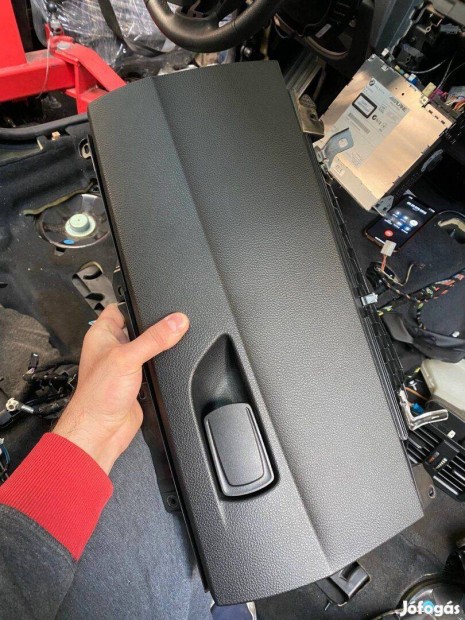Bontott BMW F20 kesztyűtartó