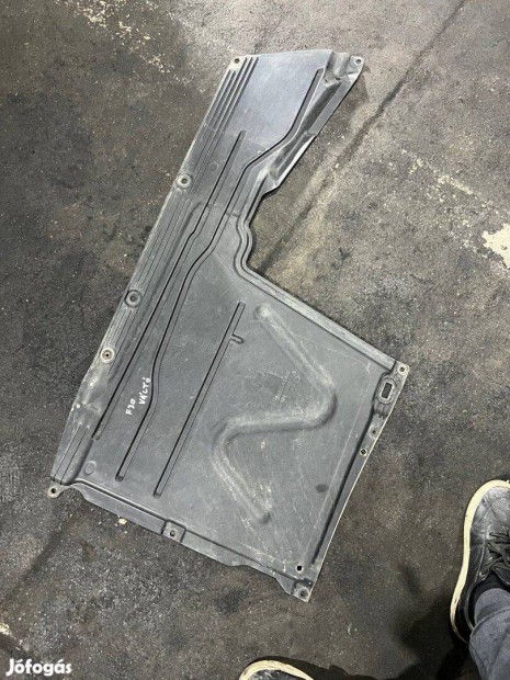 Bontott BMW F30 F31 alsó burkolatok
