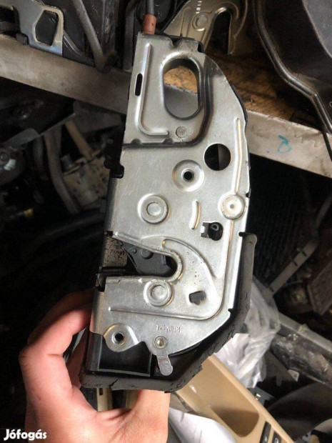 Bontott BMW ajtózár F01 F02 F04