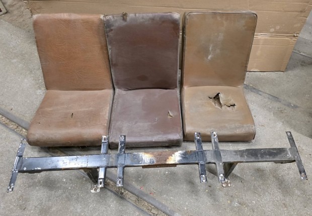 Bontott Ikarus �l�s / �l�sek