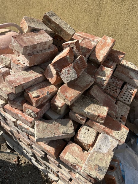 Bontott Tegla Zalaegerszeg () Bontott Tegla Zalaegerszeg