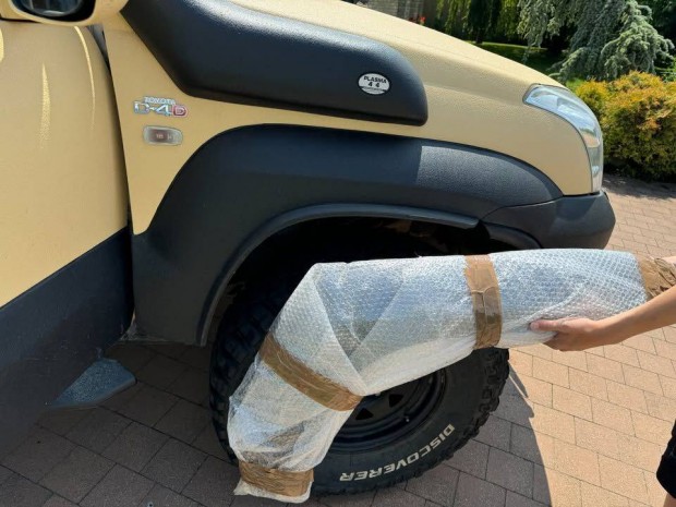 Bontott ajtó, sárvédő, műanyag szélesítések Toyota Land Cruiser 120