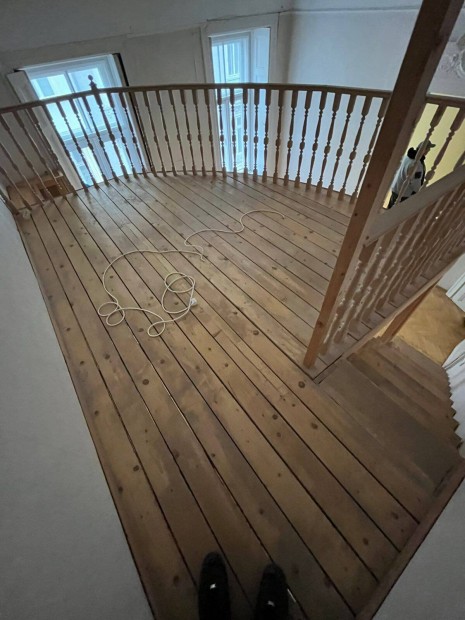 Bontott gal�ria ,elad�