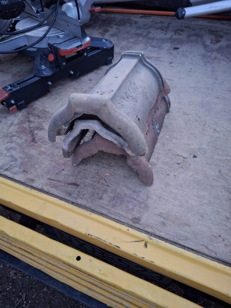 Bontott k�p cser�p 