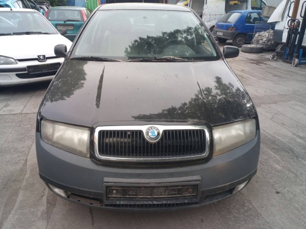 Bontott motor és alkatrészei, fűzött blokk, hengerfej