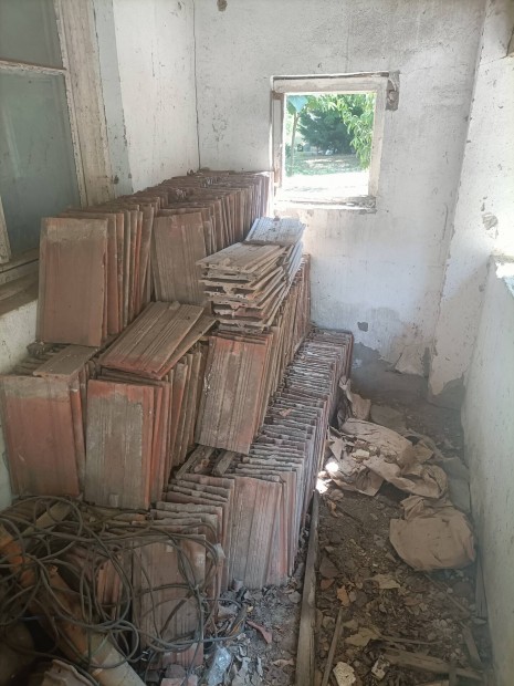 Bontott tatai cserp elad 