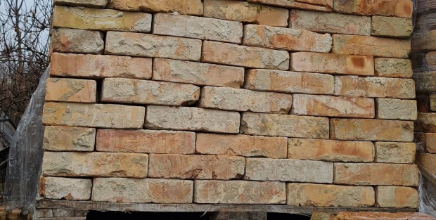 Bontott uradalmi v�logatott t�gla.