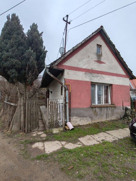 Bonyh�d-Majos csendes zs�kutc�j�ban fel�j�tand� csal�di h�z elad�!