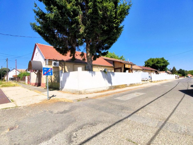 Bonyh�d elad� 360 m-es sokoldal�an hasznos�that� ingatlan!