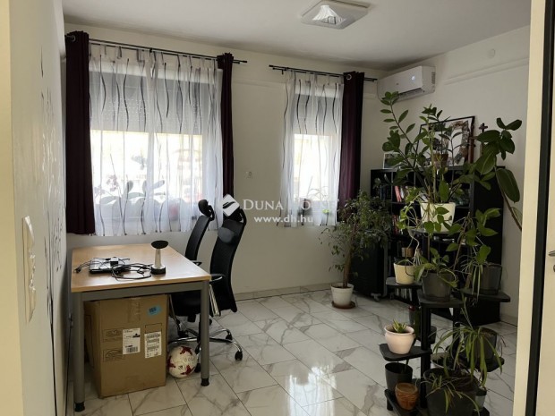 Bonyh�di elad� 272 nm-es h�z