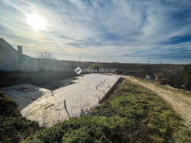 Bonyh�di elad� 2952 nm-es telek