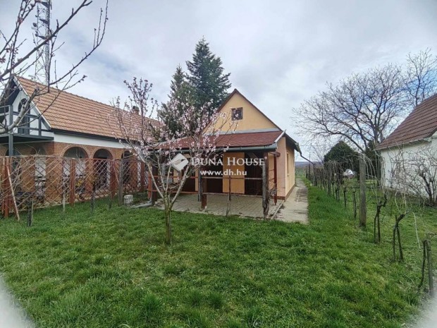Bonyhádi eladó 50 nm-es ház