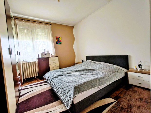 Bonyhádon 2+1 félszobás, erkélyes, szigetelt lakás eladó!