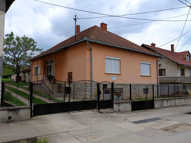 Bonyhádon Családi ház eladó!