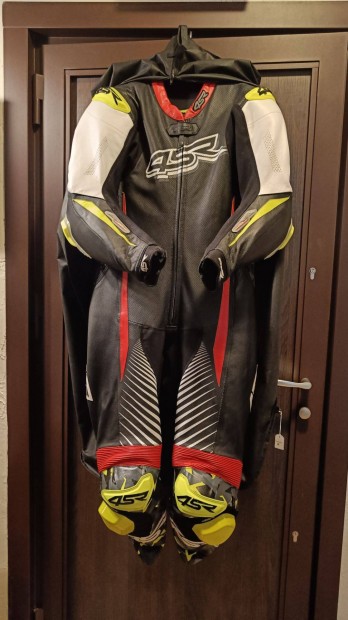 B�r egyreszes 52-es 4SR! �ron Alul! Teljesen �j!!