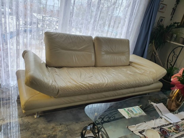 Bőr kanapé állítható karfával és hattámlával