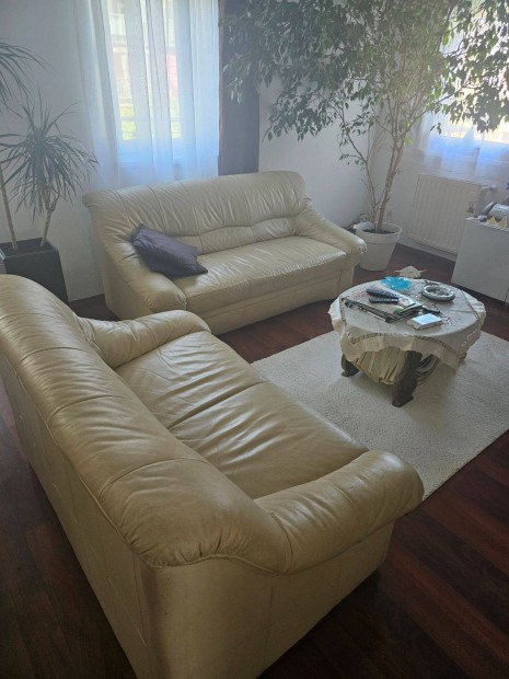 Bőr kanapé vaj/beige színben
