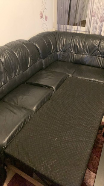 Bőr sarokkanapé fotellal ágyazható ágyneműtartós