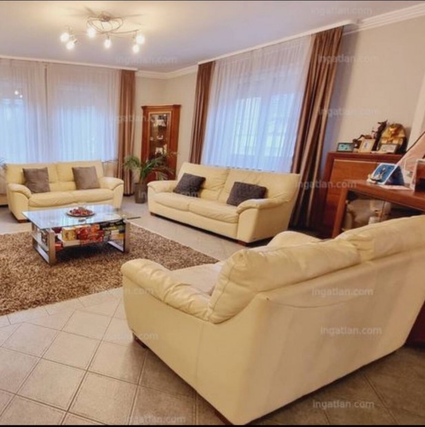 Br lgarnitra 3+3+2 Natuzzi,kanap